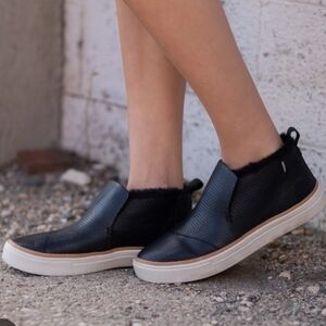 TOMS Slip on Navy Blue.